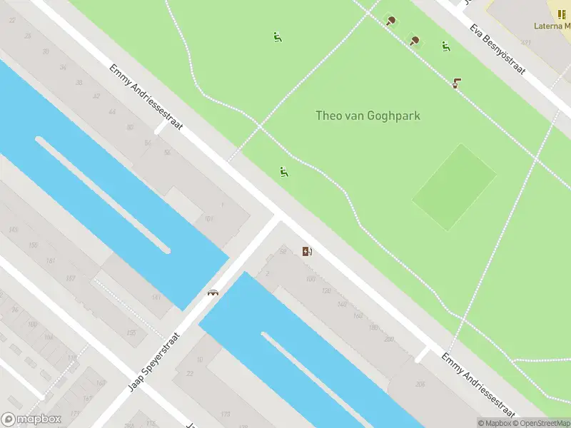 Ambulance met gepaste spoed naar de Pampuslaan in Amsterdam