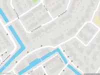 Brandweer met gepaste spoed naar de Anna van Renesseplein in Uitgeest