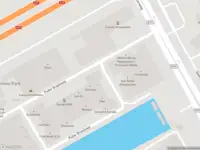 Brandweer met gepaste spoed naar de Pieter Braaijweg in Amsterdam-Duivendrecht