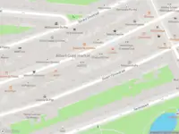 Ambulance met gepaste spoed naar de Gerard Doustraat in Amsterdam