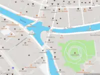 Ambulance met grote spoed naar de Hoogstraat in Leiden