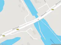 Politie met grote spoed naar de Wilhelminasluis in Andel vanwege letsel