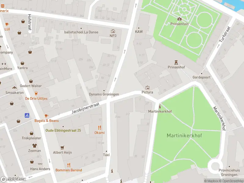 Brandweer met gepaste spoed naar de Sint Walburgstraat in Groningen