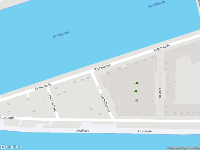 Ambulance met grote spoed naar de Kratonkade in Rotterdam