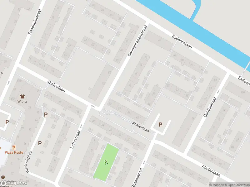 Ambulance met grote spoed naar de Goudenregenstraat in Rozenburg