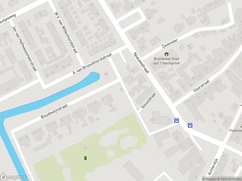 Ambulance met gepaste spoed naar de Boudewijnstraat in Stad aan 't Haringvliet