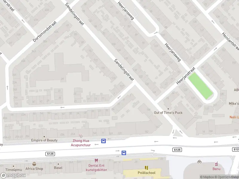 Ambulance met grote spoed naar de Heer Daniëlstraat in Rotterdam