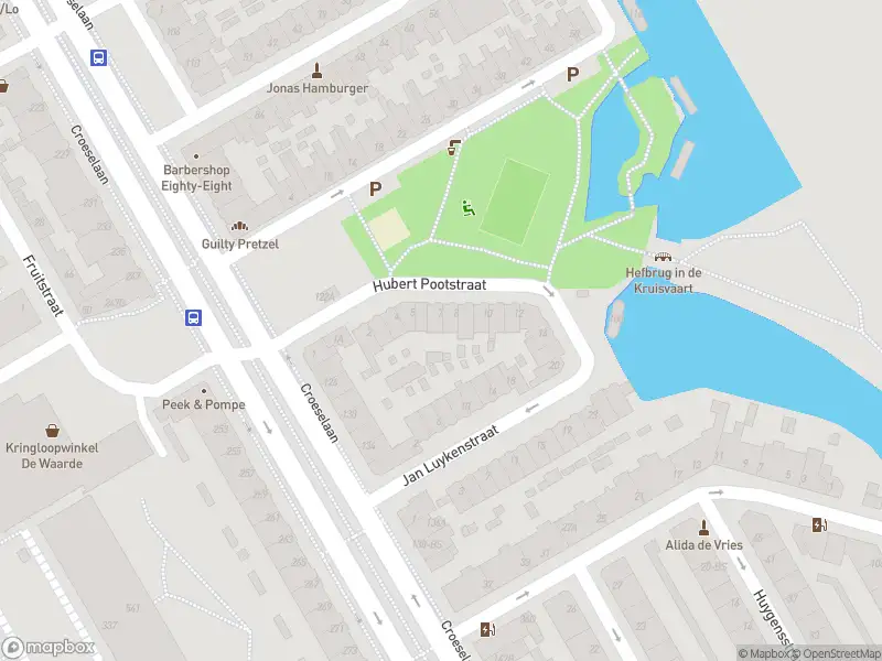 Brandweer met gepaste spoed naar de Hubert Pootstraat in Utrecht vanwege een buitenbrand
