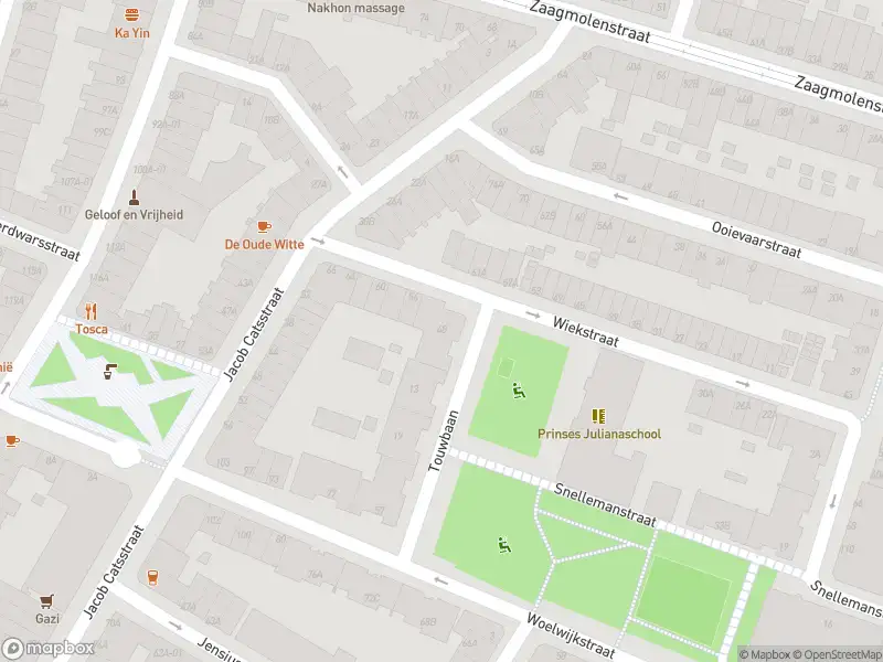 Ambulance met grote spoed naar de Wiekstraat in Rotterdam