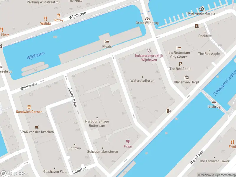 Ambulance met grote spoed naar de Bierstraat in Rotterdam