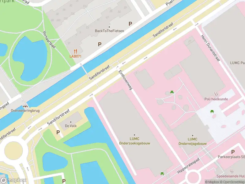 Ambulance met gepaste spoed naar de Albinusdreef in Leiden