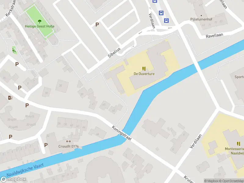 Ambulance met grote spoed naar de Dijkweg in Naaldwijk