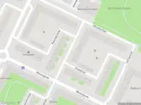 Brandweer met gepaste spoed naar de Schoorlstraat in Amsterdam vanwege afhijsen patient