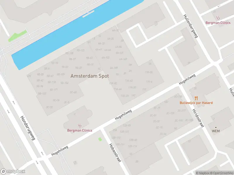 Brandweer met gepaste spoed naar de Hogehilweg in Amsterdam vanwege een liftopsluiting