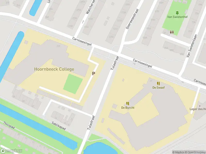 Ambulance met grote spoed naar de Carnissesingel in Rotterdam