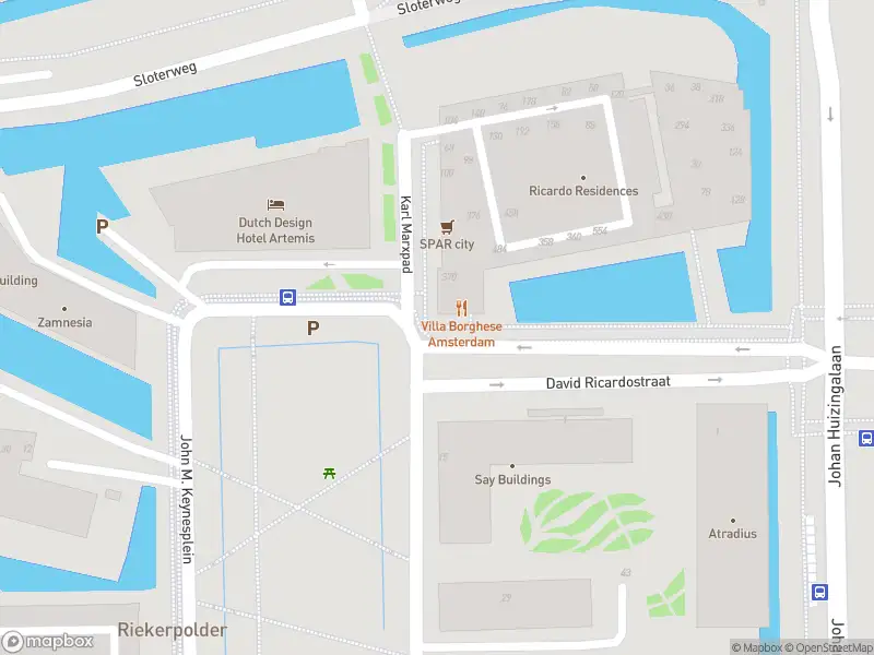 Ambulance met grote spoed naar de John M. Keynesplein in Amsterdam