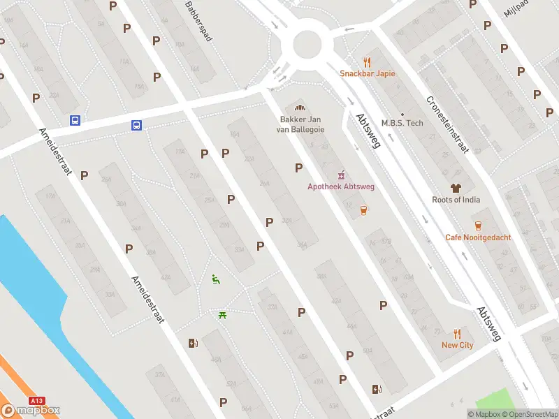 Ambulance met grote spoed naar de Beeningerstraat in Rotterdam