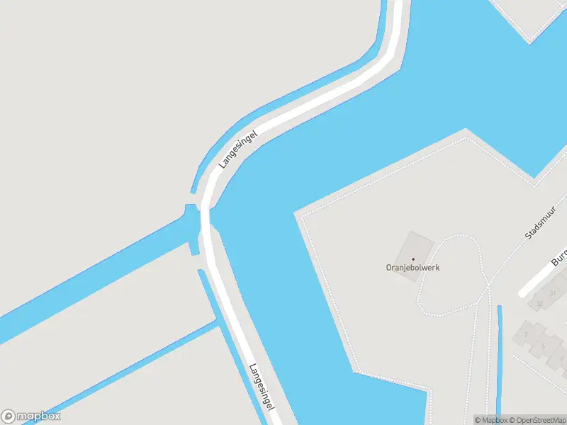 Politie naar de Schrijversdijk in Brielle vanwege voertuigen te water