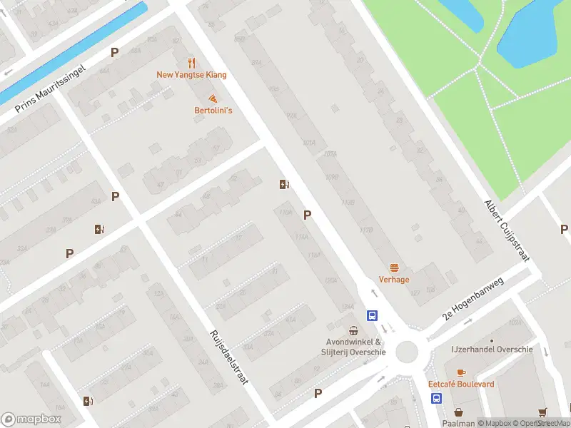 Ambulance met gepaste spoed naar de Burgemeester Baumannlaan in Rotterdam