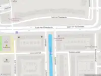 Ambulance met grote spoed naar de Luiksingel in Amsterdam