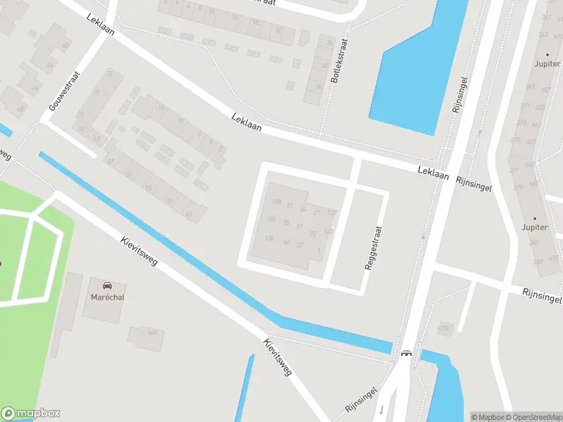 Ambulance met gepaste spoed naar de Reggestraat in Ridderkerk