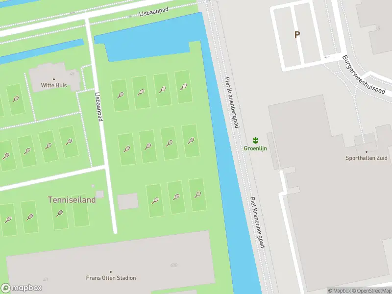 Ambulance met grote spoed naar de IJsbaanpad in Amsterdam