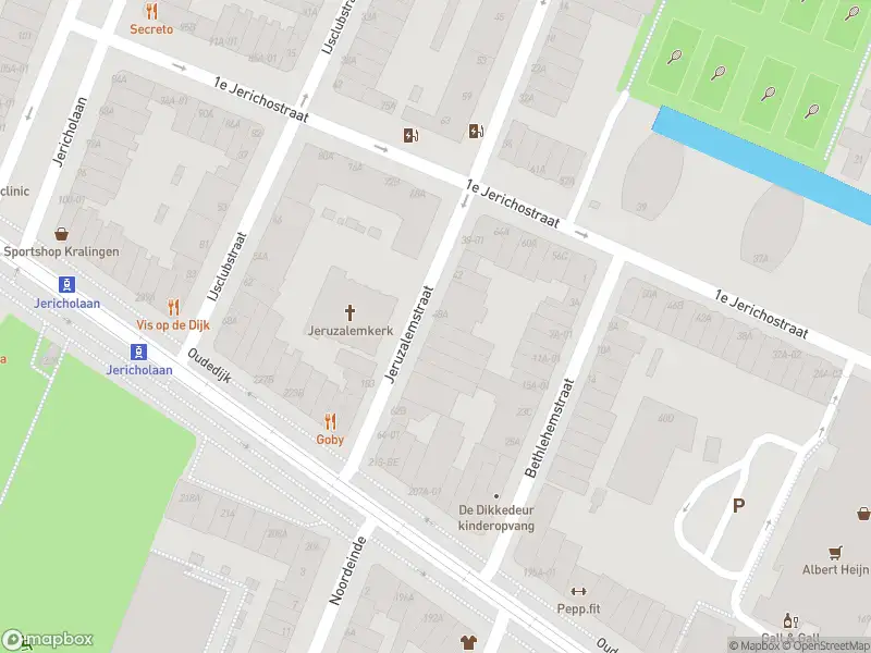 Ambulance met grote spoed naar de Jeruzalemstraat in Rotterdam