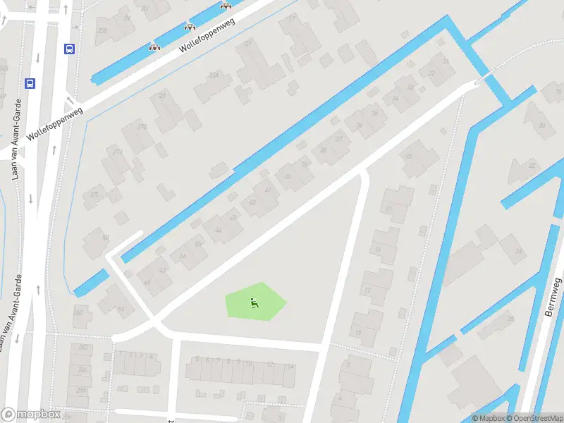 Ambulance met gepaste spoed naar de Louis Aragonplein in Rotterdam