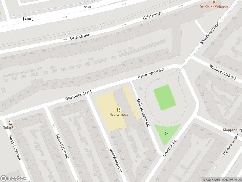 Ambulance met grote spoed naar de Spijkenissestraat in Rotterdam