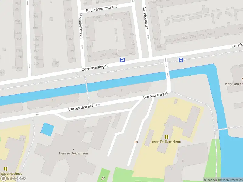 Ambulance met grote spoed naar de Carnissedreef in Rotterdam