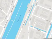 Ambulance met grote spoed naar de Kanaalweg Westzijde in Hellevoetsluis