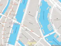 Brandweer met grote spoed naar de Waalsteeg in Amsterdam