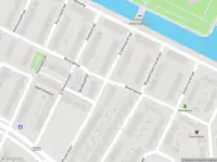 Ambulance met grote spoed naar de Molengouw in Amsterdam