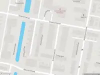Ambulance met gepaste spoed naar de Dinteloordstraat in Rotterdam