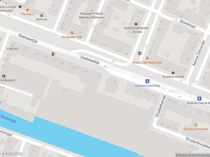 Ambulance met grote spoed naar de Oostzeedijk in Rotterdam