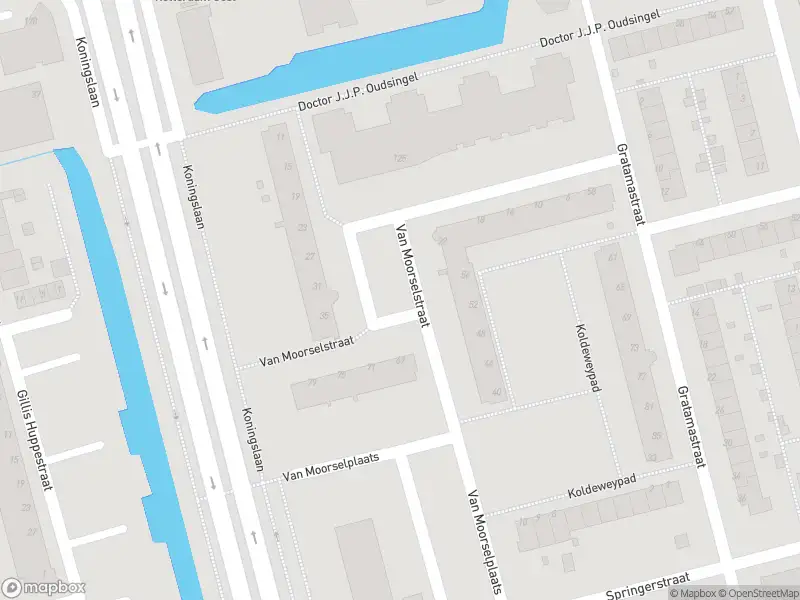 Ambulance met grote spoed naar de Van Moorselstraat in Rotterdam