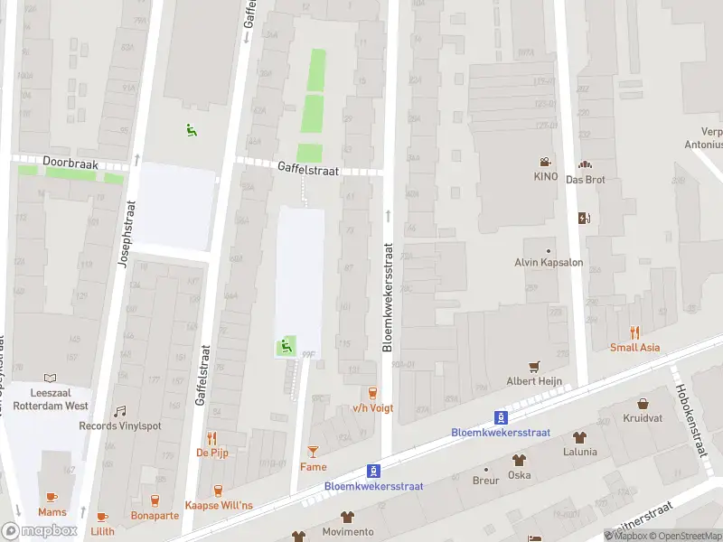 Ambulance met gepaste spoed naar de Bloemkwekersstraat in Rotterdam