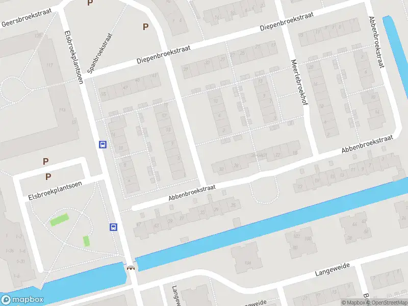 Ambulance met grote spoed naar de Kranenbroekhof in Zaandam