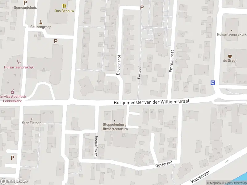 Ambulance met grote spoed naar de Burgemeester van der Willigenstraat in Lekkerkerk