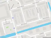 Ambulance met grote spoed naar de Kranenbroekhof in Zaandam