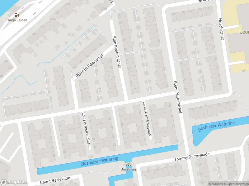Ambulance met grote spoed naar de Stan Kentonstraat in Leiden