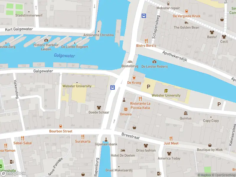 Ambulance met grote spoed naar de Kort Rapenburg in Leiden