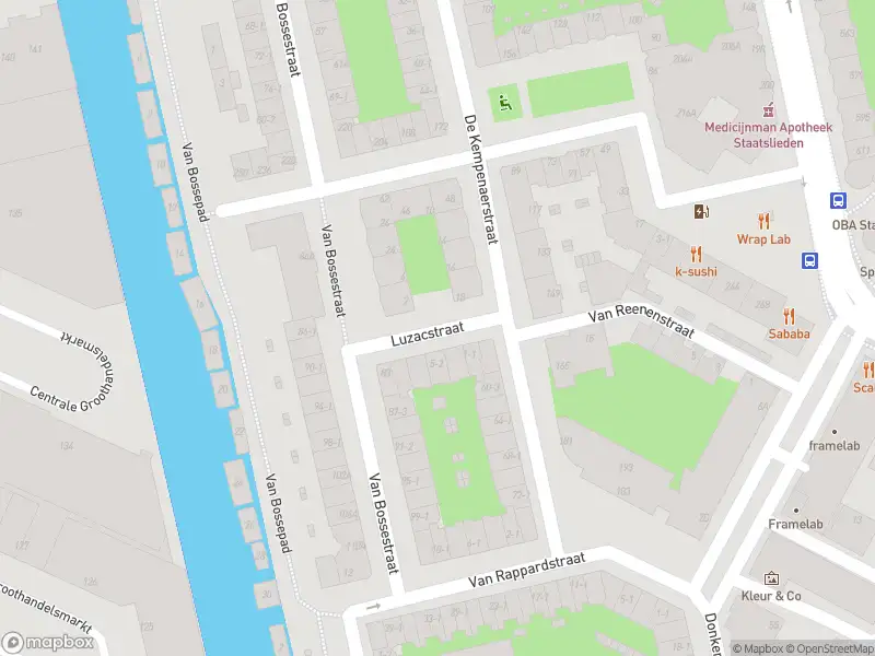 Ambulance met gepaste spoed naar de Luzacstraat in Amsterdam