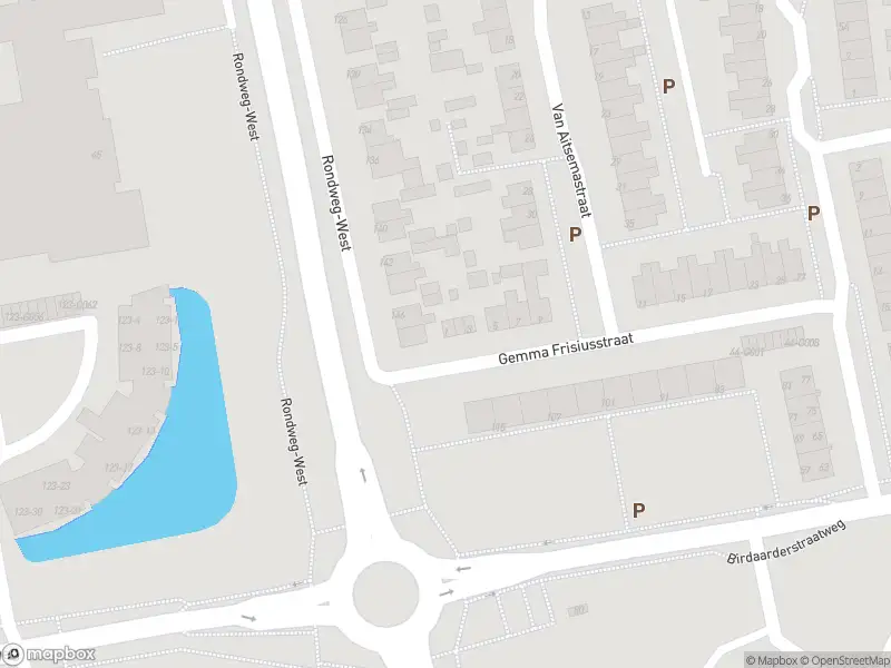 Brandweer met grote spoed naar de Gemma Frisiusstraat in Dokkum vanwege waarnemen gaslucht