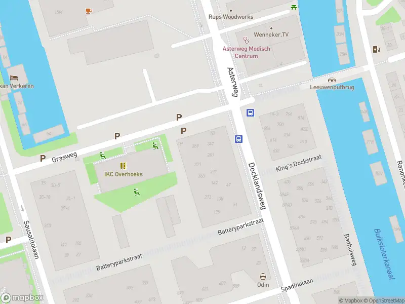 Ambulance met gepaste spoed naar de Docklandsweg in Amsterdam