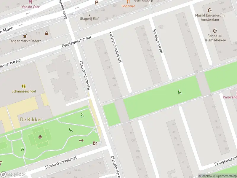 Ambulance met grote spoed naar de Clauskindereweg in Amsterdam