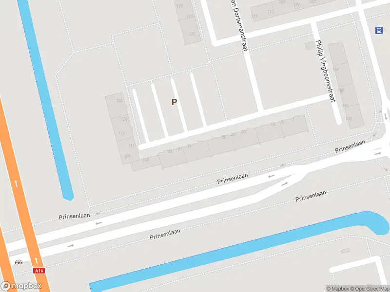 Ambulance met gepaste spoed naar de Edmond Hellenraadstraat in Rotterdam