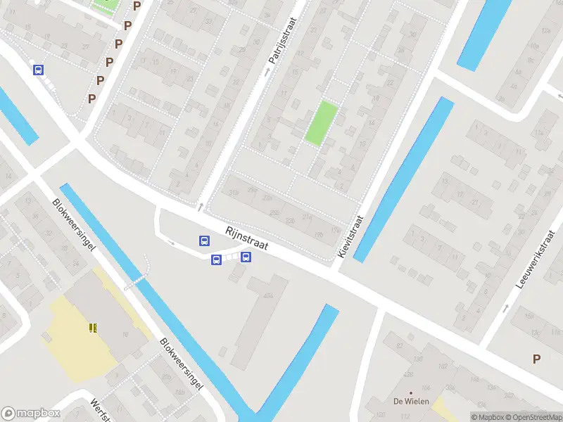 Ambulance met grote spoed naar de Rijnstraat in Alblasserdam