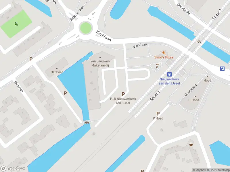 Ambulance met grote spoed naar de Stationsplein in Nieuwerkerk aan den IJssel