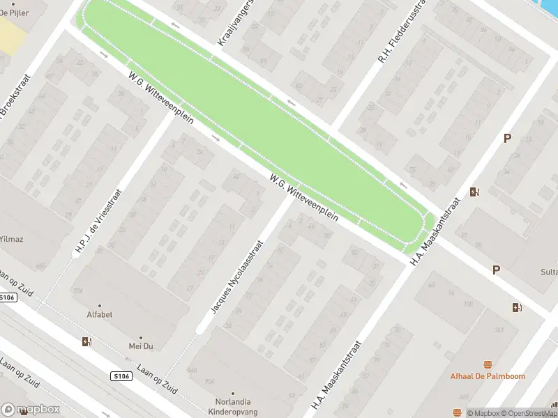 Ambulance met grote spoed naar de Jacques Nycolaasstraat in Rotterdam